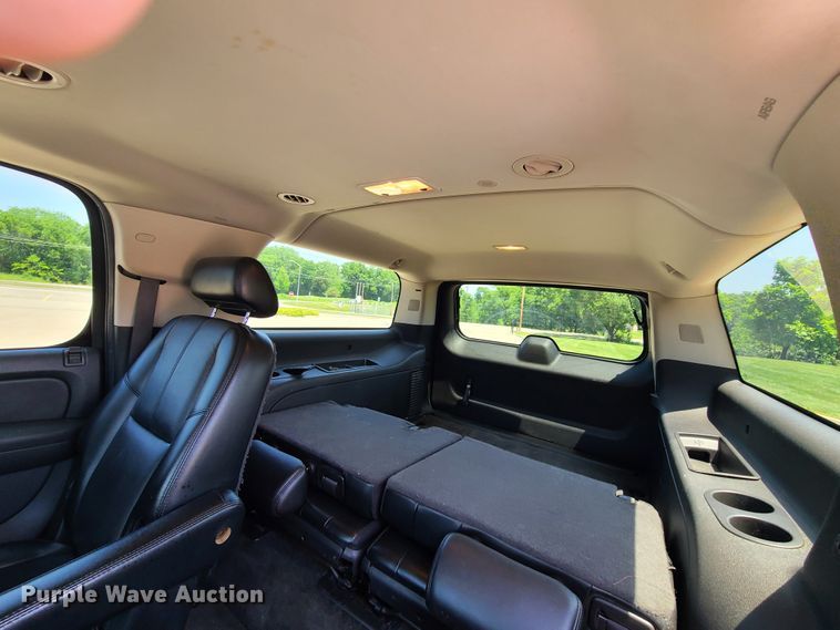 image for item L1385 2007 Chevrolet Suburban  SUV