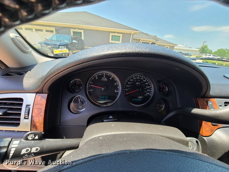 image for item L1385 2007 Chevrolet Suburban  SUV