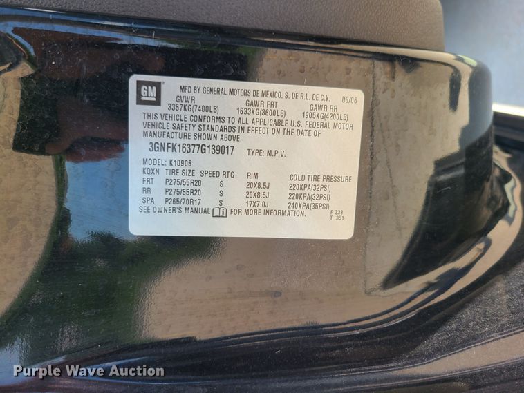 image for item L1385 2007 Chevrolet Suburban  SUV