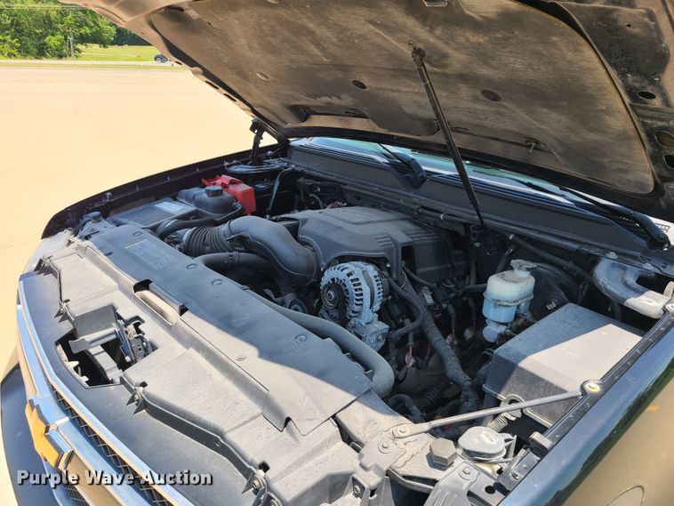 image for item L1385 2007 Chevrolet Suburban  SUV