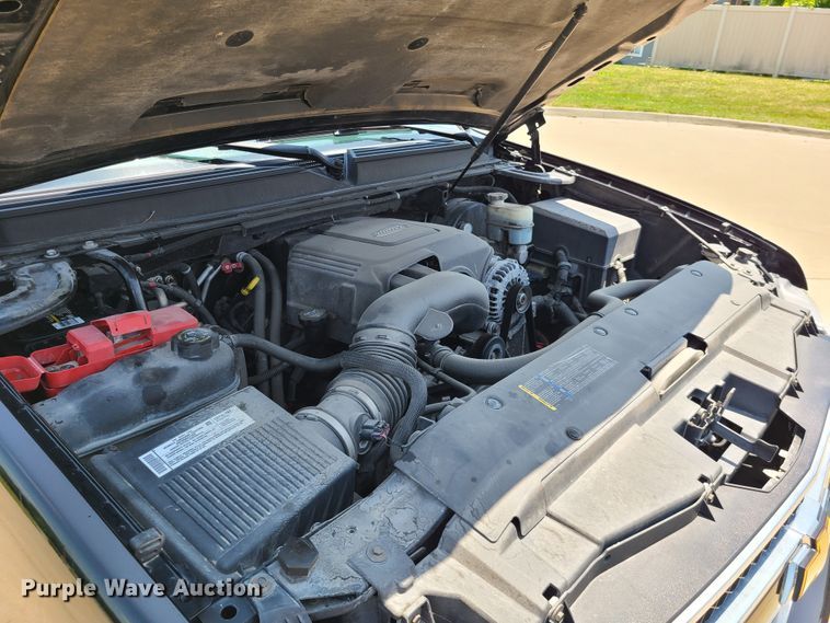 image for item L1385 2007 Chevrolet Suburban  SUV