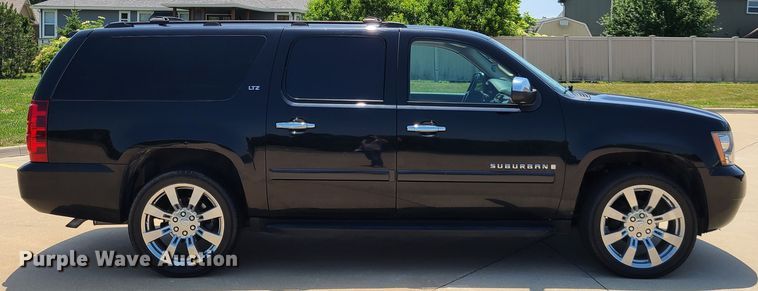 image for item L1386 2008 Chevrolet Suburban  SUV