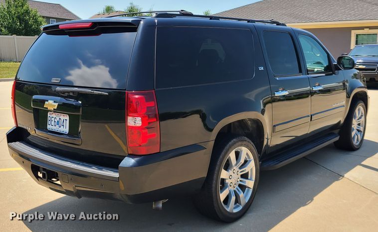 image for item L1386 2008 Chevrolet Suburban  SUV
