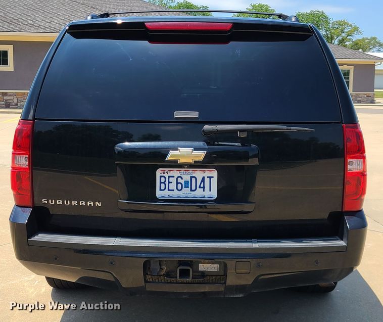 image for item L1386 2008 Chevrolet Suburban  SUV
