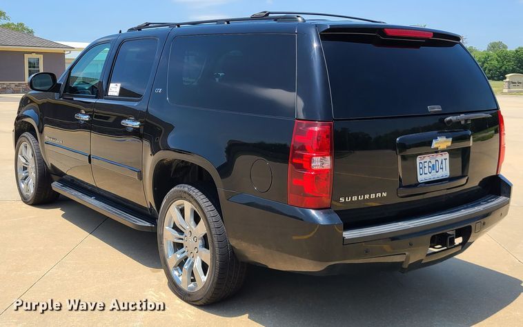 image for item L1386 2008 Chevrolet Suburban  SUV
