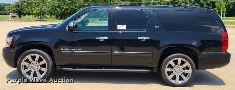 image for item L1386 2008 Chevrolet Suburban  SUV