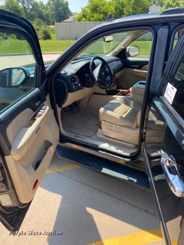 image for item L1386 2008 Chevrolet Suburban  SUV