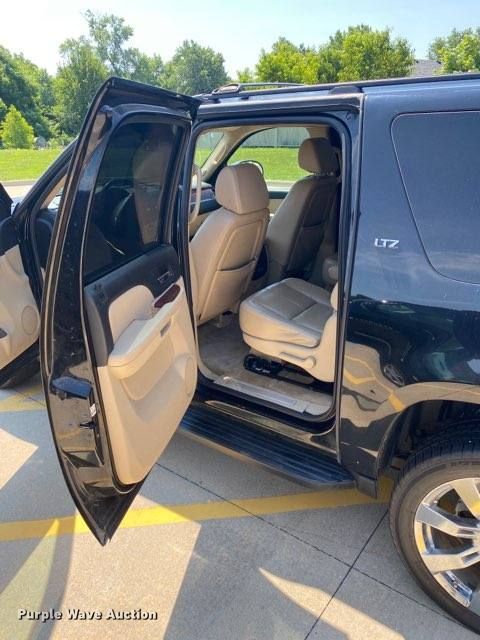 image for item L1386 2008 Chevrolet Suburban  SUV
