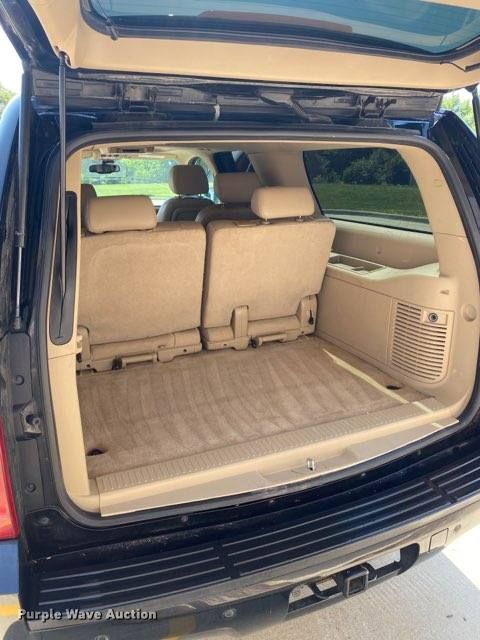 image for item L1386 2008 Chevrolet Suburban  SUV