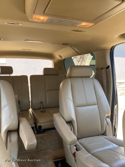 image for item L1386 2008 Chevrolet Suburban  SUV