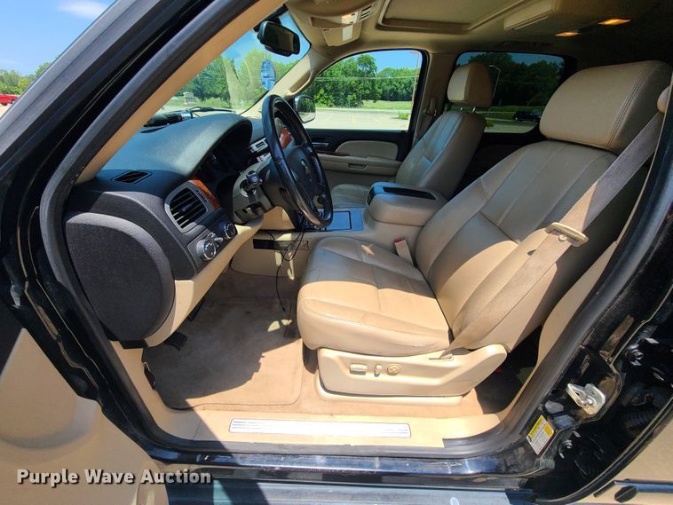 image for item L1386 2008 Chevrolet Suburban  SUV