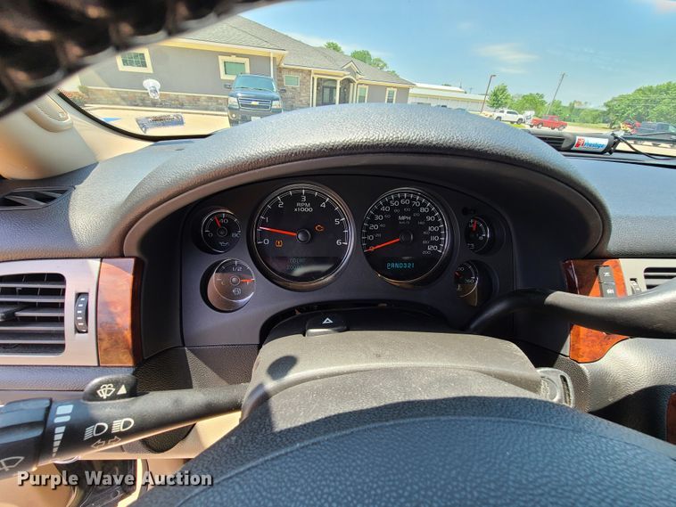 image for item L1386 2008 Chevrolet Suburban  SUV