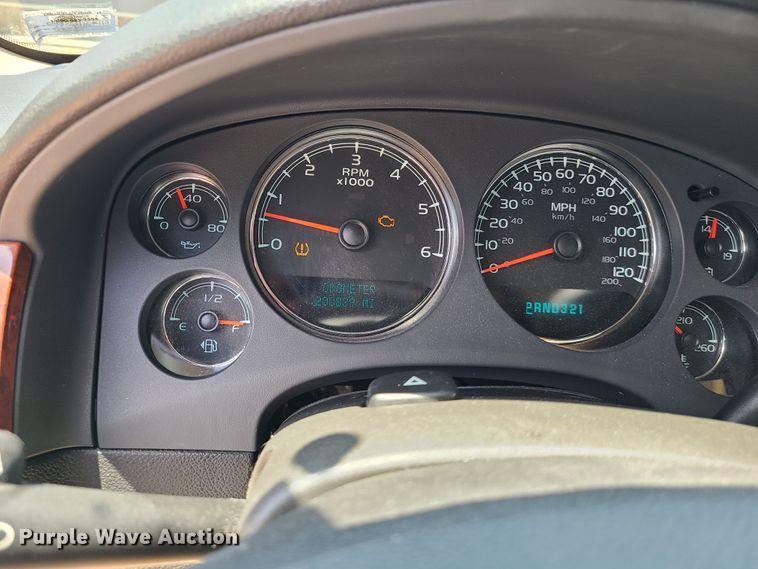 image for item L1386 2008 Chevrolet Suburban  SUV