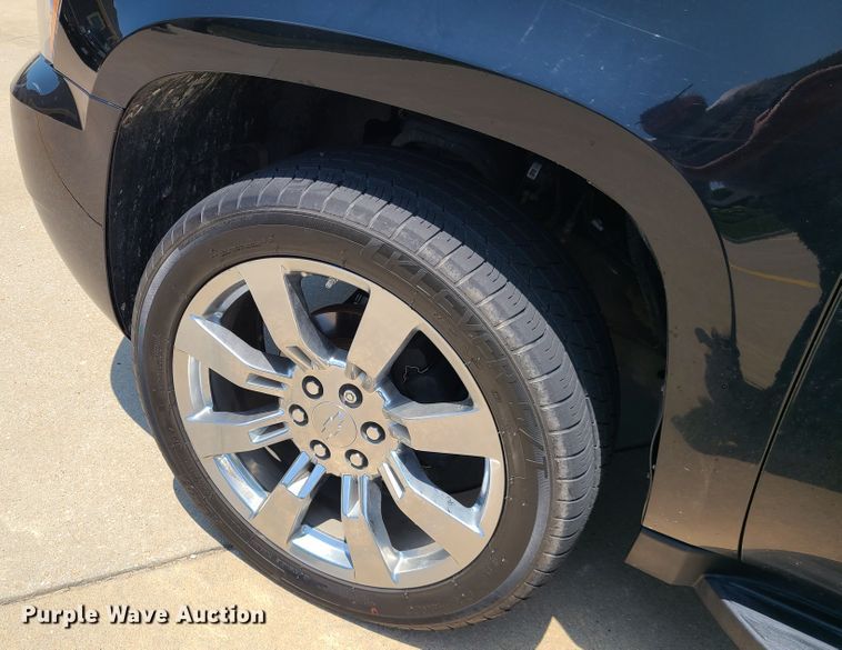 image for item L1386 2008 Chevrolet Suburban  SUV