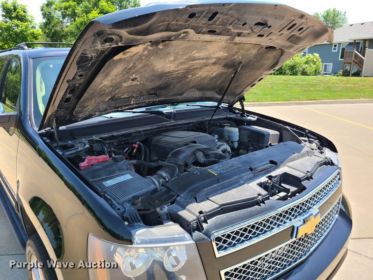 image for item L1386 2008 Chevrolet Suburban  SUV