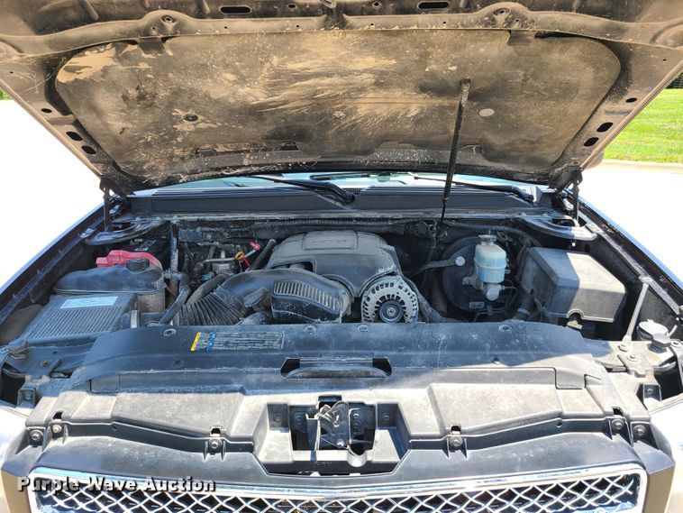 image for item L1386 2008 Chevrolet Suburban  SUV