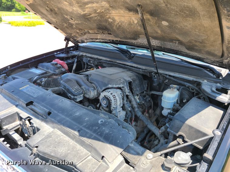 image for item L1386 2008 Chevrolet Suburban  SUV