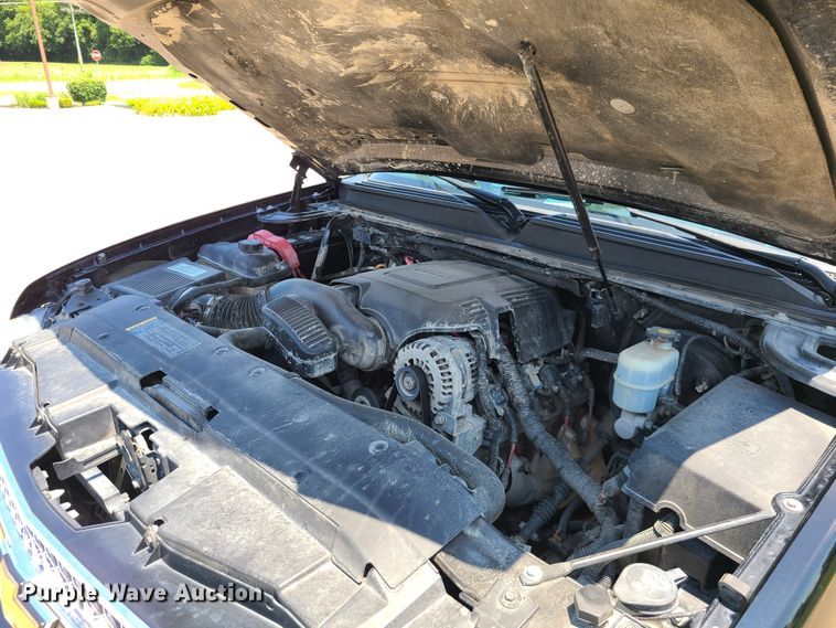image for item L1386 2008 Chevrolet Suburban  SUV