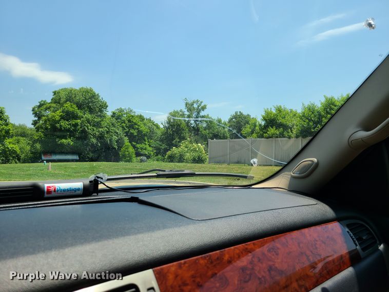 image for item L1386 2008 Chevrolet Suburban  SUV