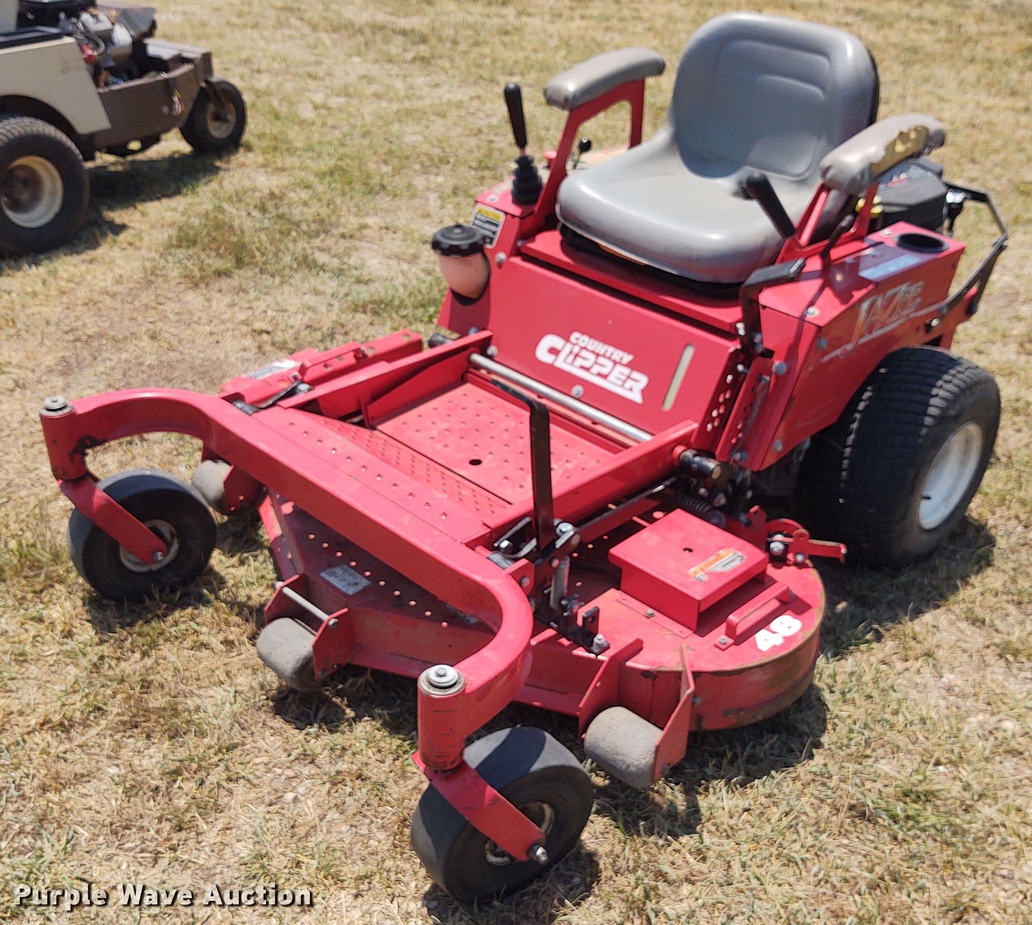 Country Clipper Jazee ZTR lawn mower in Winfield, KS Item BY9346 sold