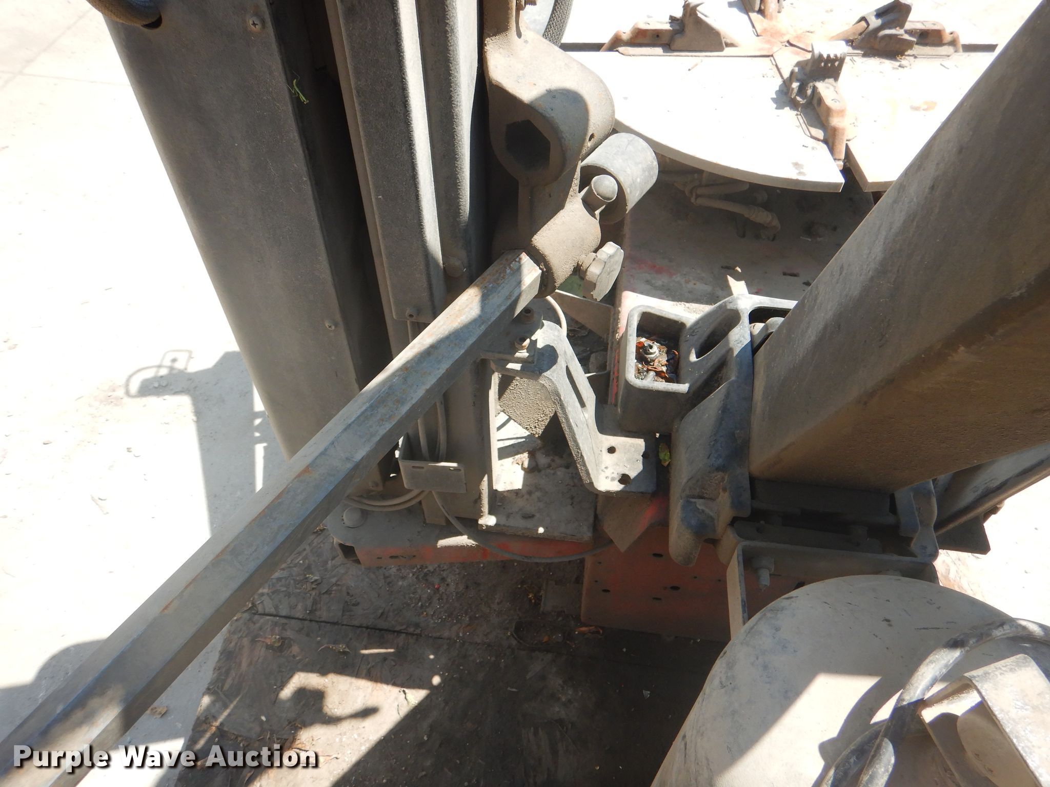 Snap On MH320 rim clamp tire machine in Dallas, TX Item FX9753 sold