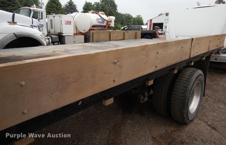 image for item AF9886 2003 International 4400  flatbed truck