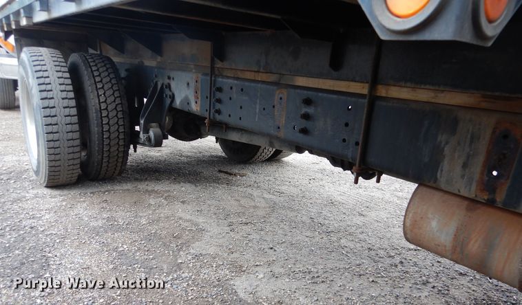 image for item AF9886 2003 International 4400  flatbed truck