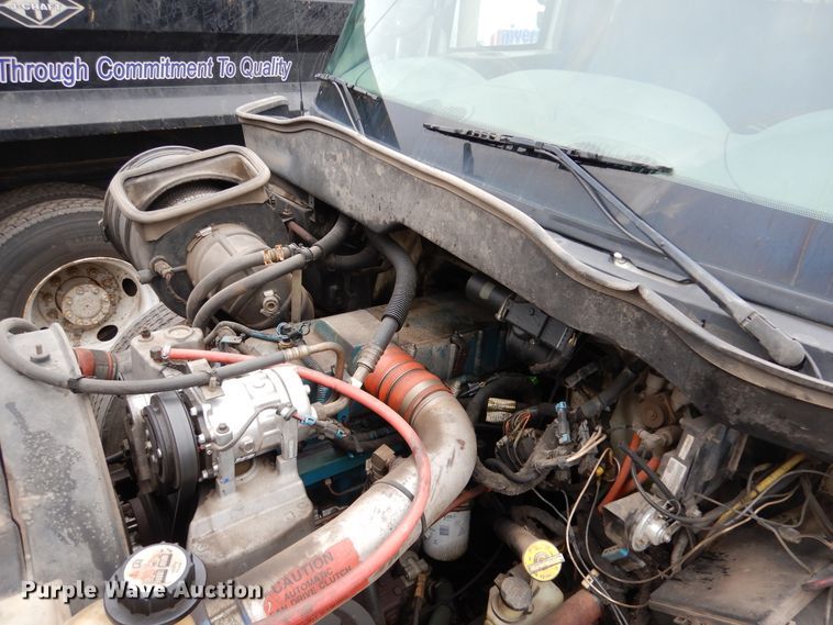 image for item AF9886 2003 International 4400  flatbed truck