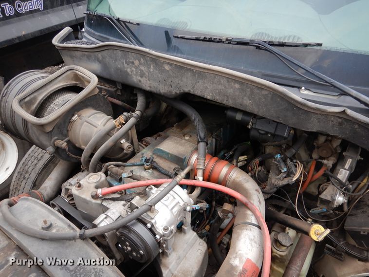 image for item AF9886 2003 International 4400  flatbed truck