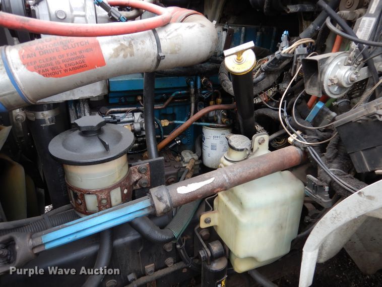 image for item AF9886 2003 International 4400  flatbed truck