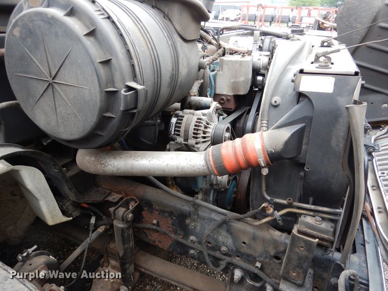 image for item AF9886 2003 International 4400  flatbed truck