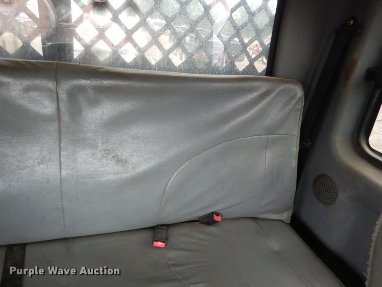 image for item AF9886 2003 International 4400  flatbed truck