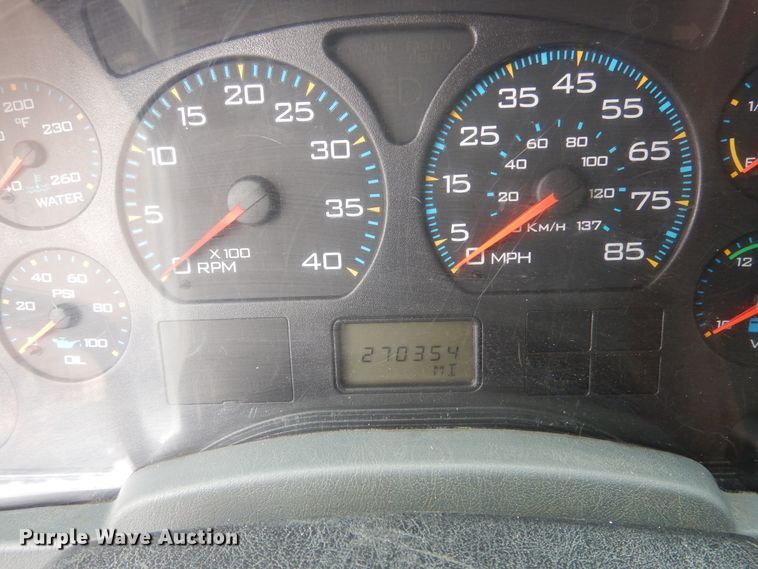 image for item AF9886 2003 International 4400  flatbed truck