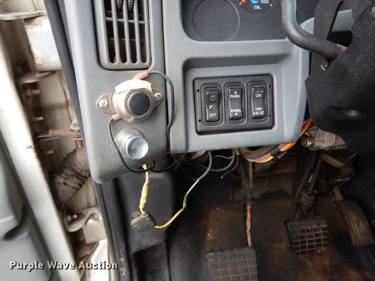 image for item AF9886 2003 International 4400  flatbed truck