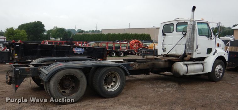 image for item AF9887 2002 Sterling A9500  truck cab and chassis