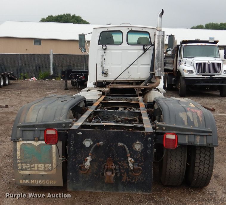 image for item AF9887 2002 Sterling A9500  truck cab and chassis