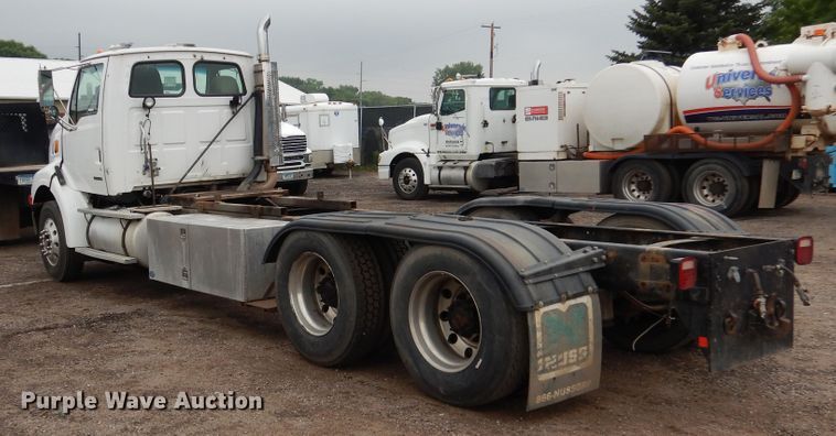 image for item AF9887 2002 Sterling A9500  truck cab and chassis