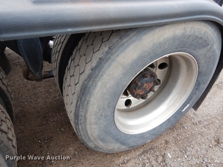 image for item AF9887 2002 Sterling A9500  truck cab and chassis