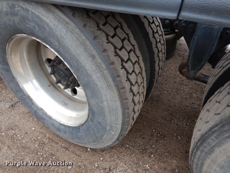 image for item AF9887 2002 Sterling A9500  truck cab and chassis