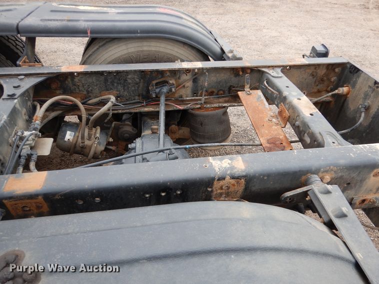 image for item AF9887 2002 Sterling A9500  truck cab and chassis