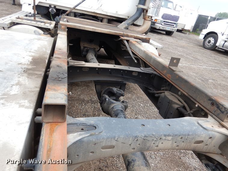 image for item AF9887 2002 Sterling A9500  truck cab and chassis