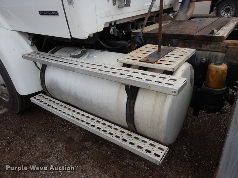 image for item AF9887 2002 Sterling A9500  truck cab and chassis