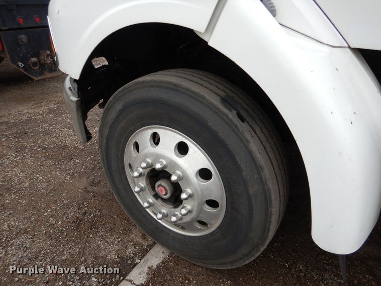 image for item AF9887 2002 Sterling A9500  truck cab and chassis