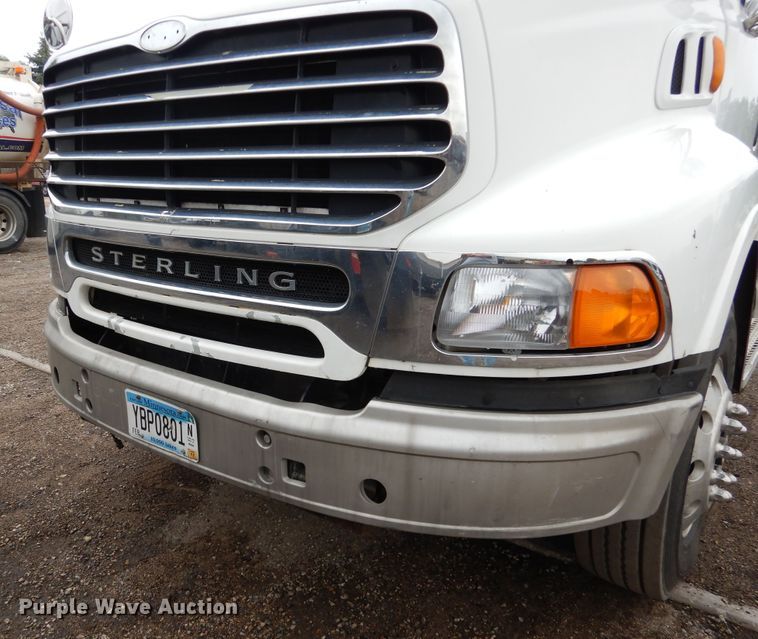 image for item AF9887 2002 Sterling A9500  truck cab and chassis