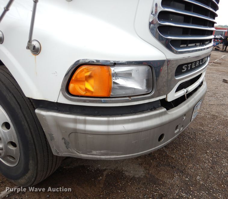 image for item AF9887 2002 Sterling A9500  truck cab and chassis
