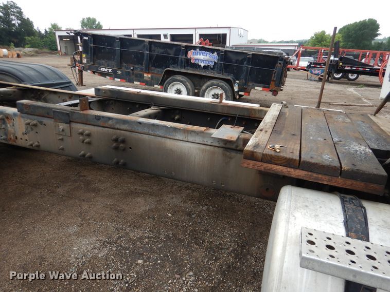 image for item AF9887 2002 Sterling A9500  truck cab and chassis