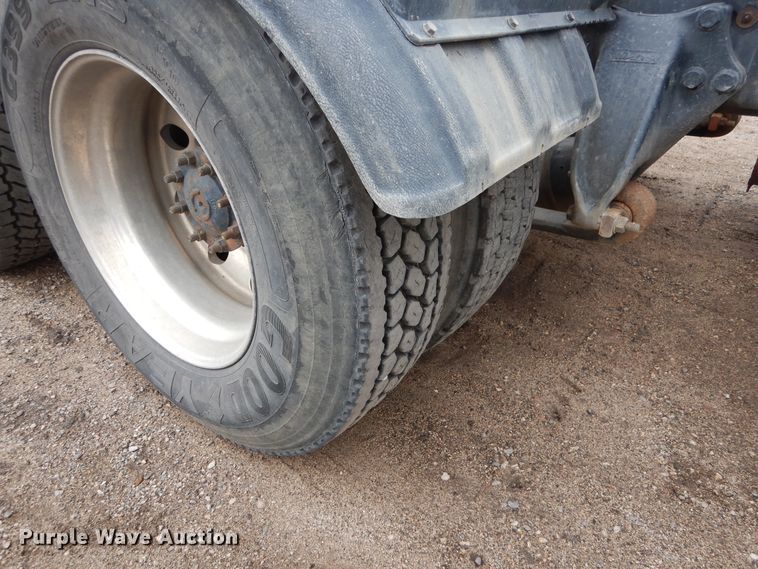 image for item AF9887 2002 Sterling A9500  truck cab and chassis