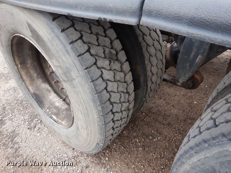 image for item AF9887 2002 Sterling A9500  truck cab and chassis