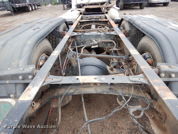 image for item AF9887 2002 Sterling A9500  truck cab and chassis