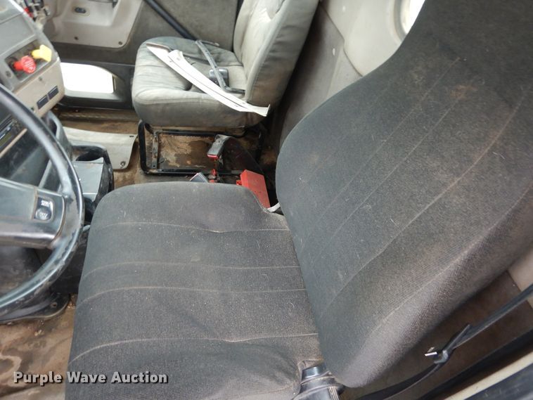 image for item AF9887 2002 Sterling A9500  truck cab and chassis